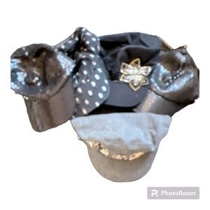 ❤️❤️Bundle of 5 women’s caps. All with sparkle❤️❤️